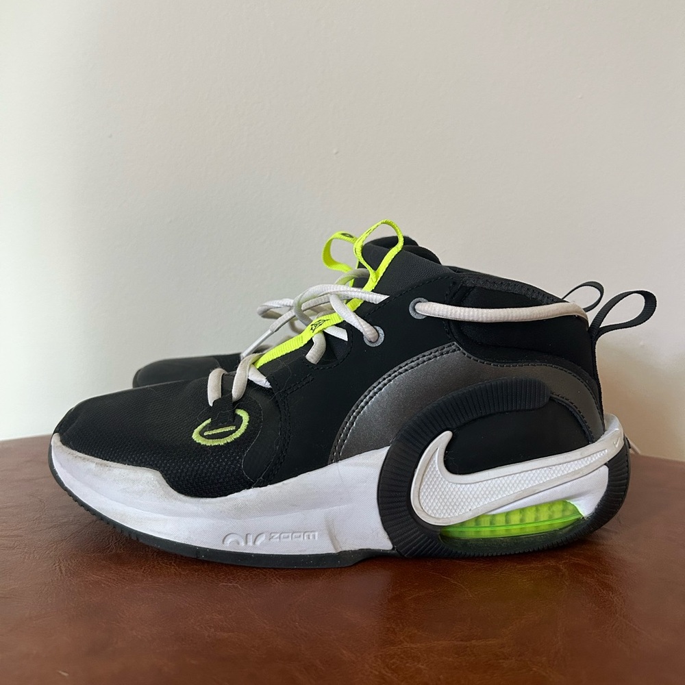 Nike Kids Black and Neon Green Sneakers